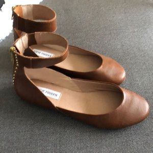 Gently used Steve Madden flats. 8.5